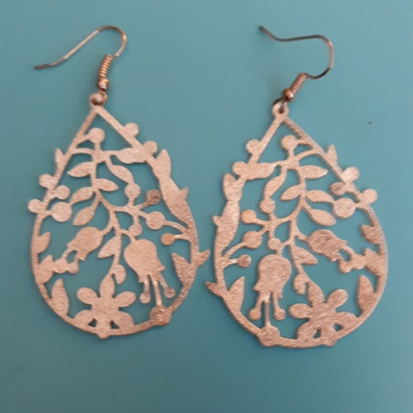 ROSE GOLD TONE FLORAL TEARDROP EARRINGS - Picture 4 of 6